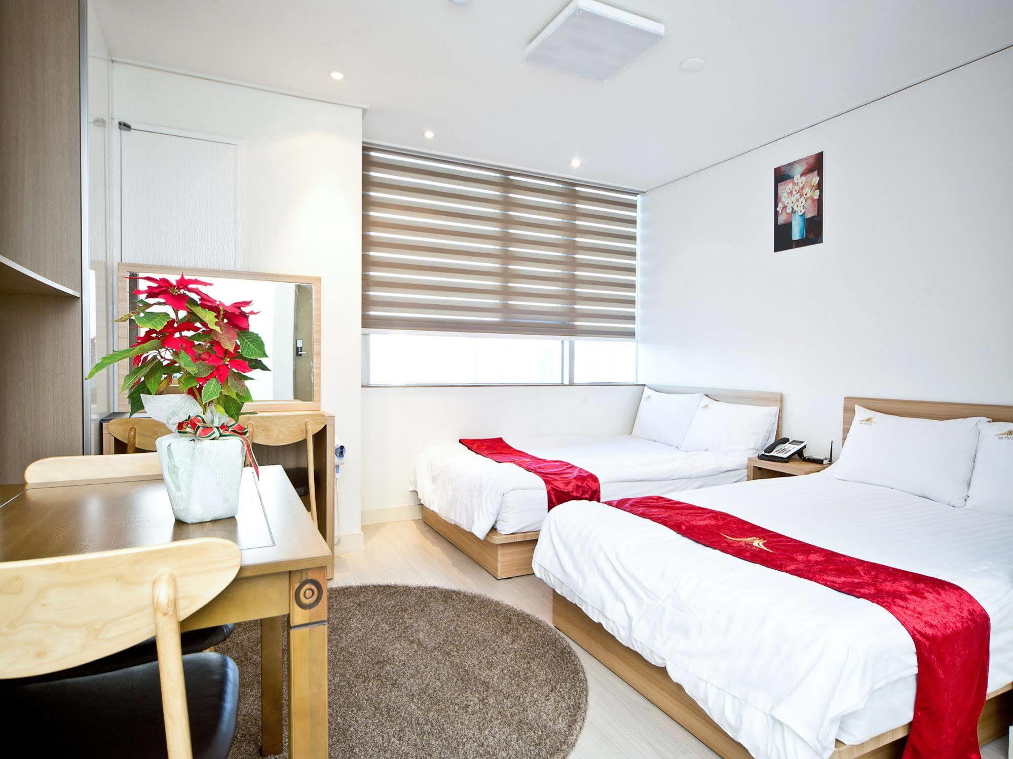 Inn-The City Seoul Bagian luar foto